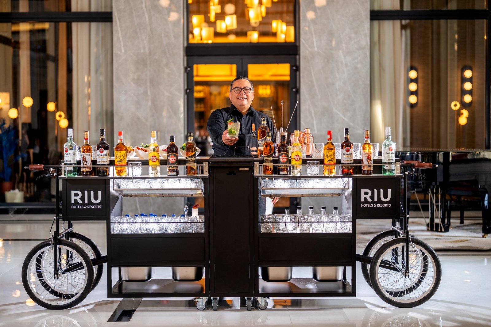 Mobile mixology experience in the RIU Palace Pacifico lobby